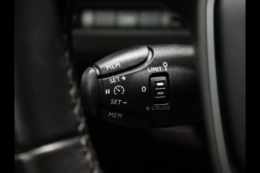 Peugeot 3008 1.2 PureTech Blue Lease Premium [TREKHAAK AFNEEMBAAR, APPLE CARPLAY, ANDROID, HALF LEDER, CAMERA, PDC V+A, CRUISE, NIEUWSTAAT]