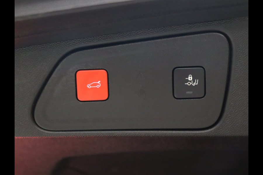 Peugeot 3008 1.2 PureTech Blue Lease Premium [TREKHAAK AFNEEMBAAR, APPLE CARPLAY, ANDROID, HALF LEDER, CAMERA, PDC V+A, CRUISE, NIEUWSTAAT]