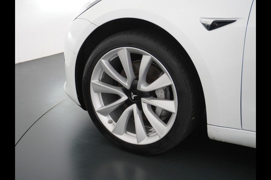 Tesla Model 3 RWD SR+ 60kWh 325PK Lmv 19" AutoPilot Leder PanoDak Adaptive-Cruise Lmv Camera's Elektr.-Stuur+Stoelen+Spiegels+Geheugen+Easy-En Navi LED Comfortstoelen ACC DAB Keyless en Voorverwarmen interieur via App One-Pedal-Drive Origineel Nederlandse auto 1e Eigenaar Garantie Accu/Motor tot 16-12-2027 max 160.000km 1.584kg licht!