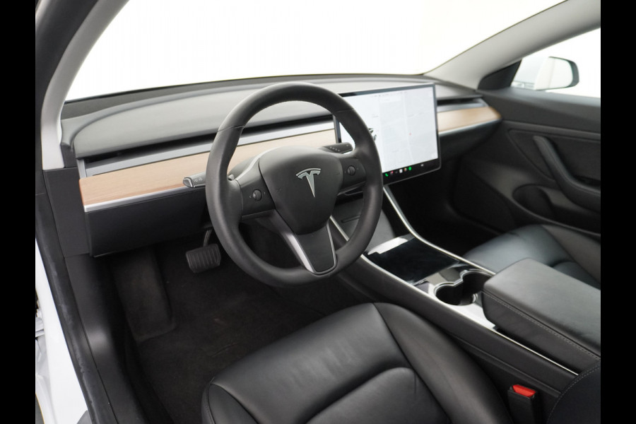 Tesla Model 3 RWD SR+ 60kWh 325PK Lmv 19" AutoPilot Leder PanoDak Adaptive-Cruise Lmv Camera's Elektr.-Stuur+Stoelen+Spiegels+Geheugen+Easy-En Navi LED Comfortstoelen ACC DAB Keyless en Voorverwarmen interieur via App One-Pedal-Drive Origineel Nederlandse auto 1e Eigenaar Garantie Accu/Motor tot 16-12-2027 max 160.000km 1.584kg licht!