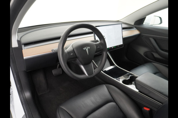 Tesla Model 3 RWD SR+ 60kWh 325PK Lmv 19" AutoPilot Leder PanoDak Adaptive-Cruise Lmv Camera's Elektr.-Stuur+Stoelen+Spiegels+Geheugen+Easy-En Navi LED Comfortstoelen ACC DAB Keyless en Voorverwarmen interieur via App One-Pedal-Drive Origineel Nederlandse auto 1e Eigenaar Garantie Accu/Motor tot 16-12-2027 max 160.000km 1.584kg licht!