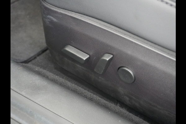 Tesla Model 3 RWD SR+ 60kWh 325PK Lmv 19" AutoPilot Leder PanoDak Adaptive-Cruise Lmv Camera's Elektr.-Stuur+Stoelen+Spiegels+Geheugen+Easy-En Navi LED Comfortstoelen ACC DAB Keyless en Voorverwarmen interieur via App One-Pedal-Drive Origineel Nederlandse auto 1e Eigenaar Garantie Accu/Motor tot 16-12-2027 max 160.000km 1.584kg licht!