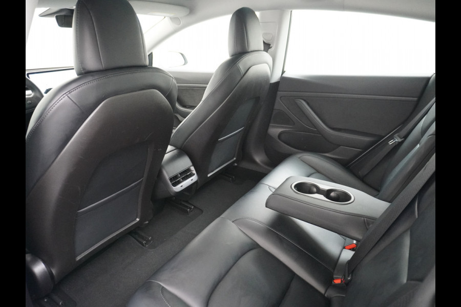 Tesla Model 3 RWD SR+ 60kWh 325PK Lmv 19" AutoPilot Leder PanoDak Adaptive-Cruise Lmv Camera's Elektr.-Stuur+Stoelen+Spiegels+Geheugen+Easy-En Navi LED Comfortstoelen ACC DAB Keyless en Voorverwarmen interieur via App One-Pedal-Drive Origineel Nederlandse auto 1e Eigenaar Garantie Accu/Motor tot 16-12-2027 max 160.000km 1.584kg licht!
