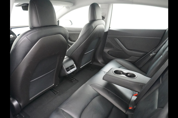 Tesla Model 3 RWD SR+ 60kWh 325PK Lmv 19" AutoPilot Leder PanoDak Adaptive-Cruise Lmv Camera's Elektr.-Stuur+Stoelen+Spiegels+Geheugen+Easy-En Navi LED Comfortstoelen ACC DAB Keyless en Voorverwarmen interieur via App One-Pedal-Drive Origineel Nederlandse auto 1e Eigenaar Garantie Accu/Motor tot 16-12-2027 max 160.000km 1.584kg licht!