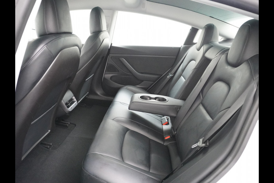 Tesla Model 3 RWD SR+ 60kWh 325PK Lmv 19" AutoPilot Leder PanoDak Adaptive-Cruise Lmv Camera's Elektr.-Stuur+Stoelen+Spiegels+Geheugen+Easy-En Navi LED Comfortstoelen ACC DAB Keyless en Voorverwarmen interieur via App One-Pedal-Drive Origineel Nederlandse auto 1e Eigenaar Garantie Accu/Motor tot 16-12-2027 max 160.000km 1.584kg licht!