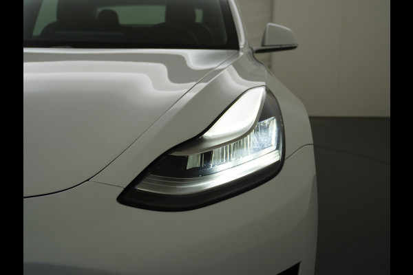 Tesla Model 3 RWD SR+ 60kWh 325PK Lmv 19" AutoPilot Leder PanoDak Adaptive-Cruise Lmv Camera's Elektr.-Stuur+Stoelen+Spiegels+Geheugen+Easy-En Navi LED Comfortstoelen ACC DAB Keyless en Voorverwarmen interieur via App One-Pedal-Drive Origineel Nederlandse auto 1e Eigenaar Garantie Accu/Motor tot 16-12-2027 max 160.000km 1.584kg licht!