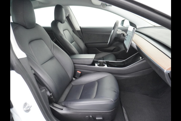 Tesla Model 3 RWD SR+ 60kWh 325PK Lmv 19" AutoPilot Leder PanoDak Adaptive-Cruise Lmv Camera's Elektr.-Stuur+Stoelen+Spiegels+Geheugen+Easy-En Navi LED Comfortstoelen ACC DAB Keyless en Voorverwarmen interieur via App One-Pedal-Drive Origineel Nederlandse auto 1e Eigenaar Garantie Accu/Motor tot 16-12-2027 max 160.000km 1.584kg licht!