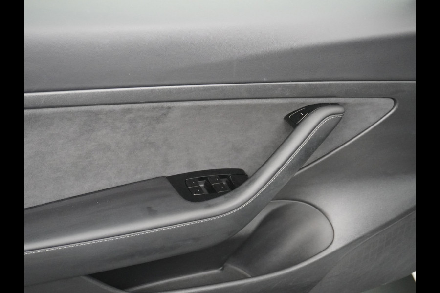 Tesla Model 3 RWD SR+ 60kWh 325PK Lmv 19" AutoPilot Leder PanoDak Adaptive-Cruise Lmv Camera's Elektr.-Stuur+Stoelen+Spiegels+Geheugen+Easy-En Navi LED Comfortstoelen ACC DAB Keyless en Voorverwarmen interieur via App One-Pedal-Drive Origineel Nederlandse auto 1e Eigenaar Garantie Accu/Motor tot 16-12-2027 max 160.000km 1.584kg licht!