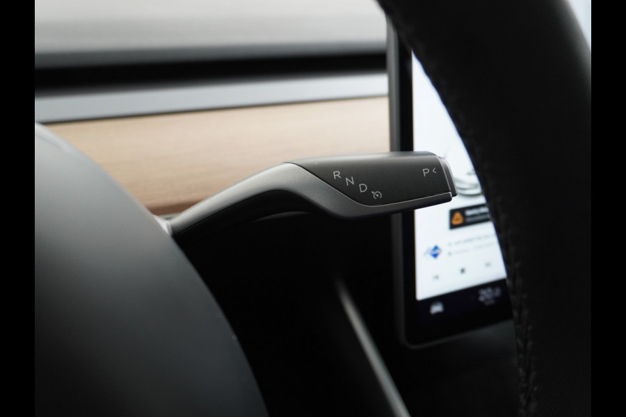 Tesla Model 3 RWD SR+ 60kWh 325PK Lmv 19" AutoPilot Leder PanoDak Adaptive-Cruise Lmv Camera's Elektr.-Stuur+Stoelen+Spiegels+Geheugen+Easy-En Navi LED Comfortstoelen ACC DAB Keyless en Voorverwarmen interieur via App One-Pedal-Drive Origineel Nederlandse auto 1e Eigenaar Garantie Accu/Motor tot 16-12-2027 max 160.000km 1.584kg licht!