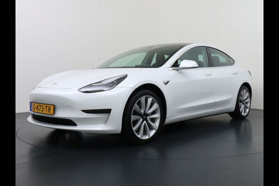 Tesla Model 3 RWD SR+ 60kWh 325PK Lmv 19" AutoPilot Leder PanoDak Adaptive-Cruise Lmv Camera's Elektr.-Stuur+Stoelen+Spiegels+Geheugen+Easy-En Navi LED Comfortstoelen ACC DAB Keyless en Voorverwarmen interieur via App One-Pedal-Drive Origineel Nederlandse auto 1e Eigenaar Garantie Accu/Motor tot 16-12-2027 max 160.000km 1.584kg licht!