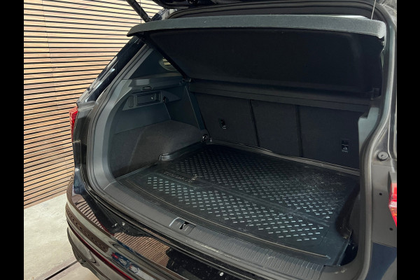 Volkswagen Tiguan 1.5 TSI R-Line Business | Black Edition | Panorama | IQ Light | Trekhaak | BTW Auto