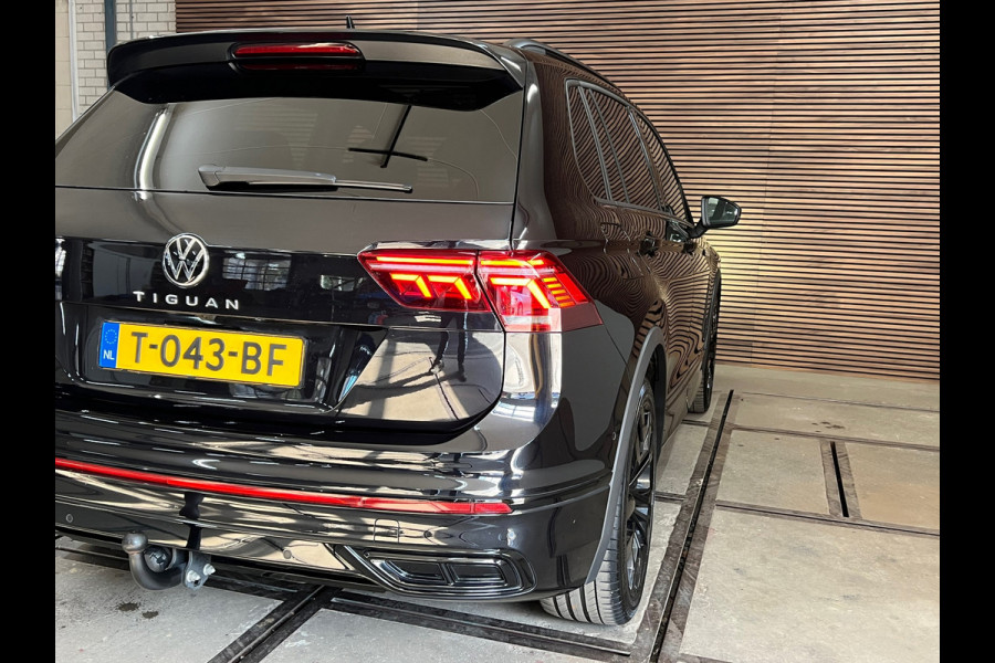Volkswagen Tiguan 1.5 TSI R-Line Business | Black Edition | Panorama | IQ Light | Trekhaak | BTW Auto