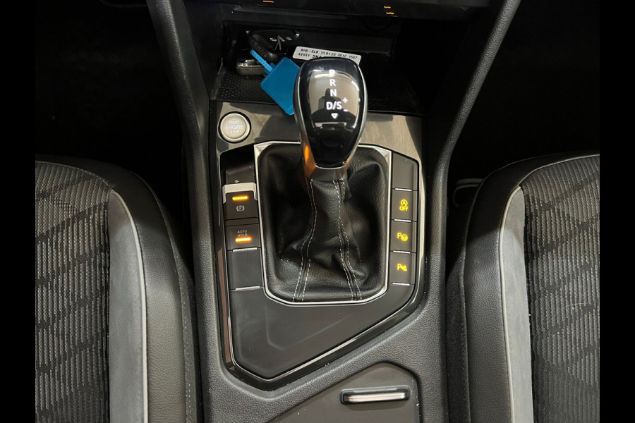 Volkswagen Tiguan 1.5 TSI R-Line Business | Black Edition | Panorama | IQ Light | Trekhaak | BTW Auto