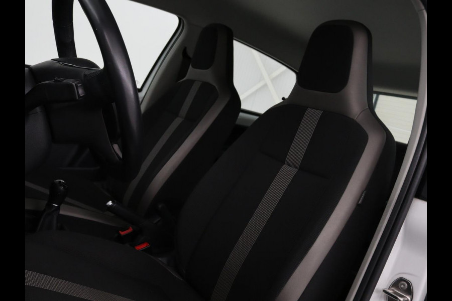 Volkswagen up! 1.0 BMT high up! | Cruise control | Airco | Bleutooth | LMV 15 inch | Parkeersensoren achter | Radio | LED dagrijverlichting