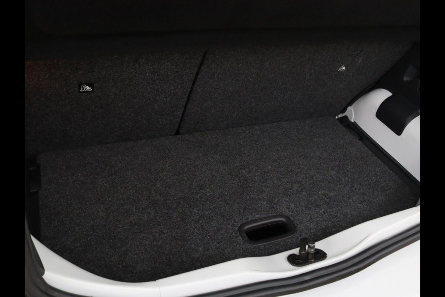 Volkswagen up! 1.0 BMT high up! | Cruise control | Airco | Bleutooth | LMV 15 inch | Parkeersensoren achter | Radio | LED dagrijverlichting