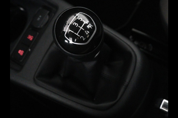 Volkswagen up! 1.0 BMT high up! | Cruise control | Airco | Bleutooth | LMV 15 inch | Parkeersensoren achter | Radio | LED dagrijverlichting