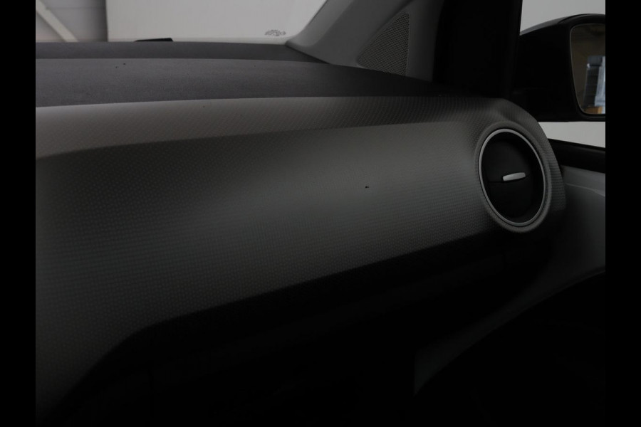 Volkswagen up! 1.0 BMT high up! | Cruise control | Airco | Bleutooth | LMV 15 inch | Parkeersensoren achter | Radio | LED dagrijverlichting
