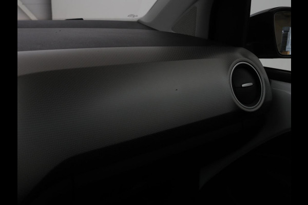 Volkswagen up! 1.0 BMT high up! | Cruise control | Airco | Bleutooth | LMV 15 inch | Parkeersensoren achter | Radio | LED dagrijverlichting