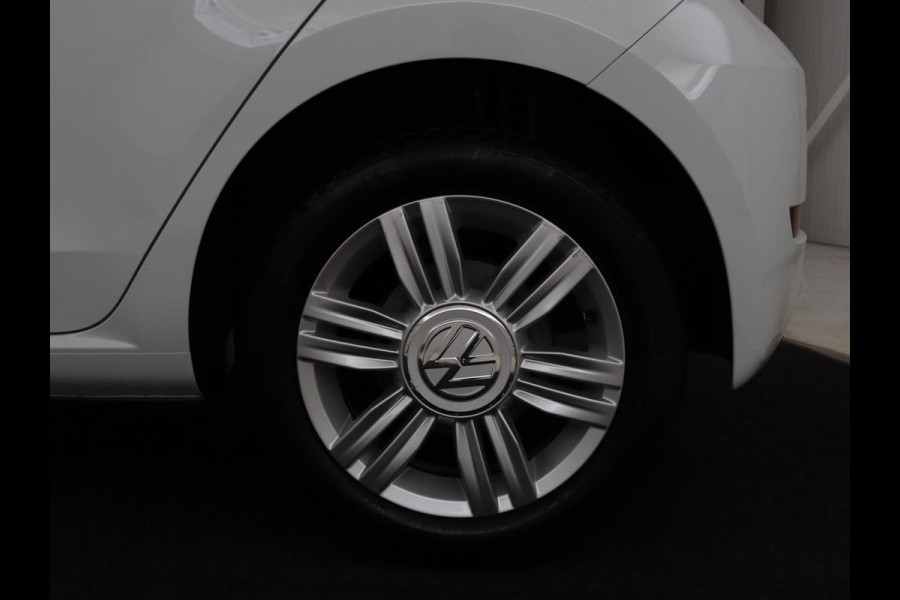 Volkswagen up! 1.0 BMT high up! | Cruise control | Airco | Bleutooth | LMV 15 inch | Parkeersensoren achter | Radio | LED dagrijverlichting