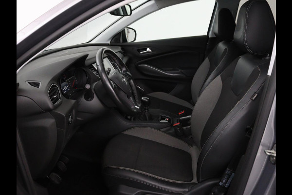 Opel Grandland X 1.2 Turbo Business Executive | Cruise control | Afneembare trekhaak | DAB | Elektrische achterklep | Carplay | Keyless