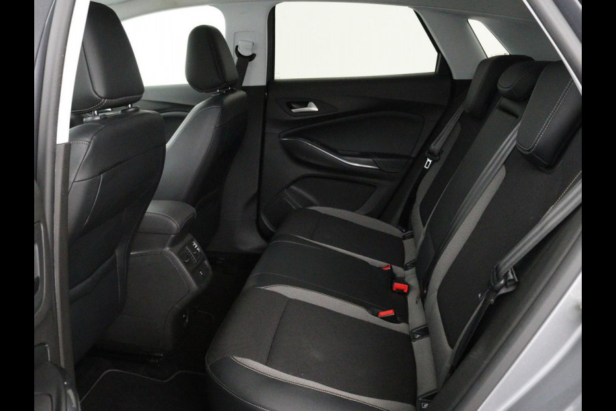 Opel Grandland X 1.2 Turbo Business Executive | Cruise control | Afneembare trekhaak | DAB | Elektrische achterklep | Carplay | Keyless