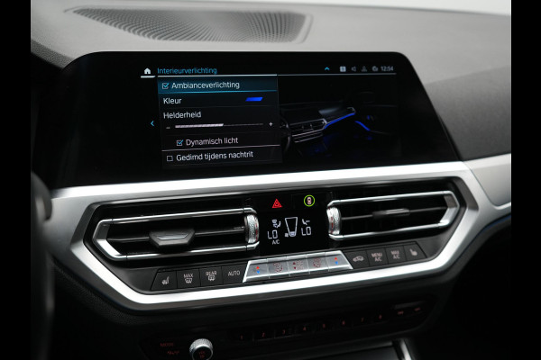BMW 3 Serie Touring 330e Sportline Plug In Hybrid 293pk PHEV | Trekhaak af Fabriek | Adaptive Cruise | Head Up | 360 Camera | Keyless | Sportstoelen Verwarmd | Sfeerverlichting |