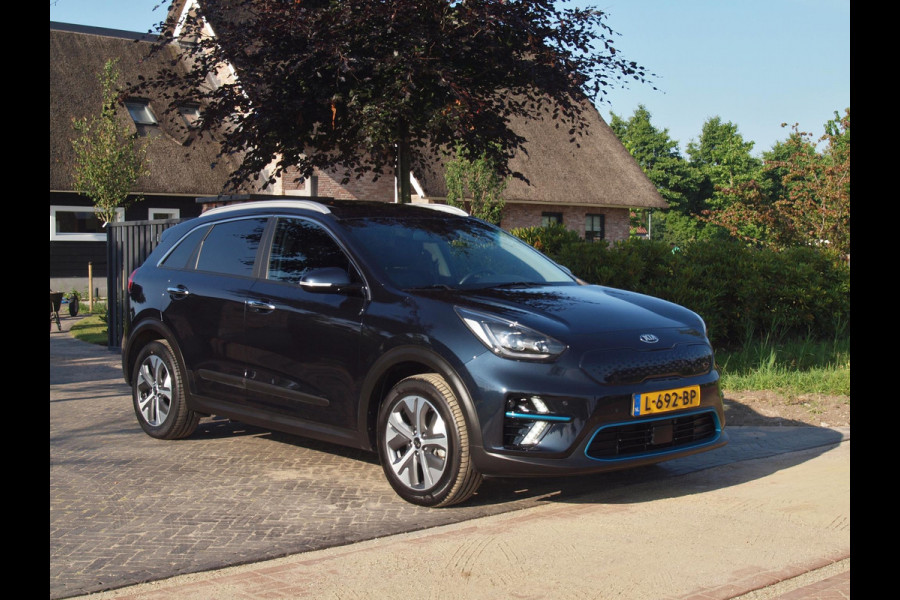 Kia e-Niro ExecutiveLine 64 kWh | Panoramadak | Camera | Apple Carplay | Cruise Control | JBL |