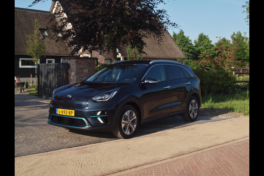 Kia e-Niro ExecutiveLine 64 kWh | Panoramadak | Camera | Apple Carplay | Cruise Control | JBL |