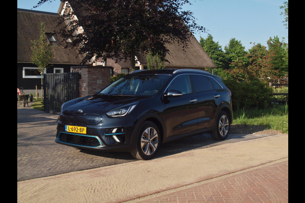 Kia e-Niro ExecutiveLine 64 kWh | Panoramadak | Camera | Apple Carplay | Cruise Control | JBL |