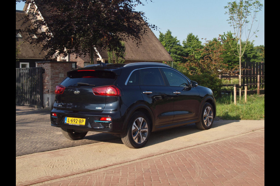 Kia e-Niro ExecutiveLine 64 kWh | Panoramadak | Camera | Apple Carplay | Cruise Control | JBL |