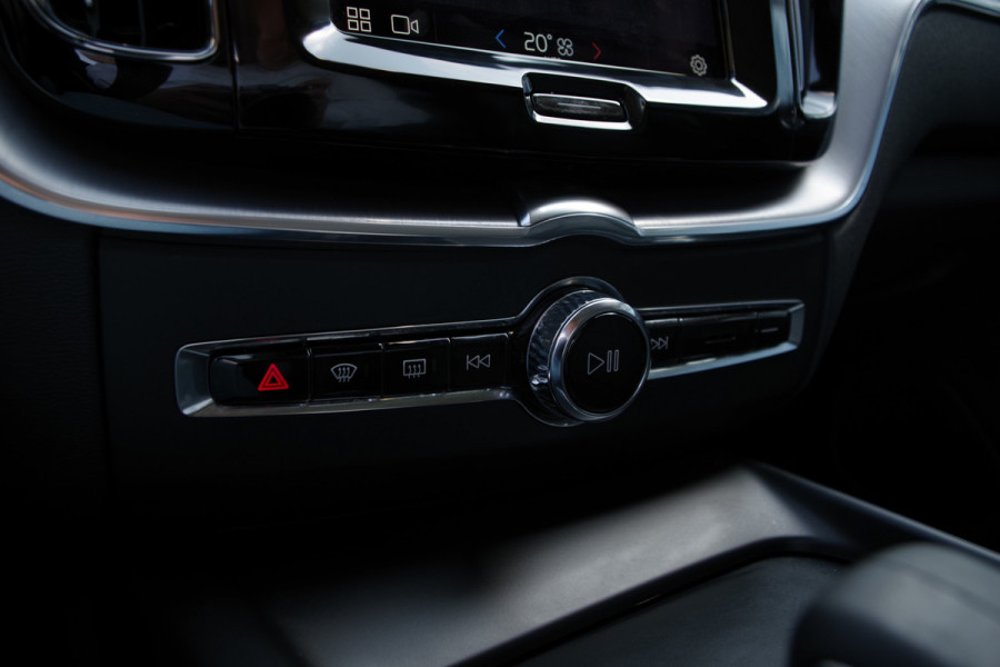 Volvo XC60 2.0 T6 Plug-in hybrid 340 PK AWD Inscription, Panoramadak, Harman/Kardon, Leder
