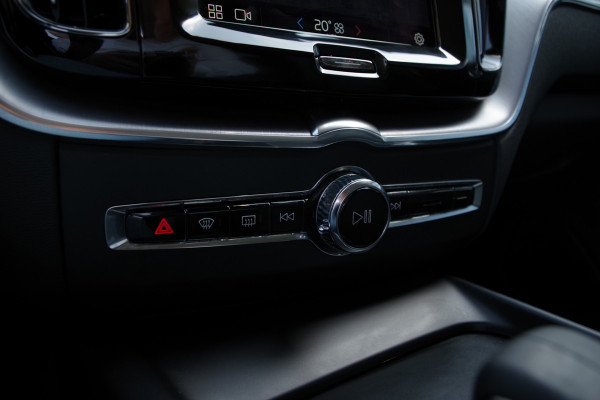 Volvo XC60 2.0 T6 Plug-in hybrid 340 PK AWD Inscription, Panoramadak, Harman/Kardon, Leder