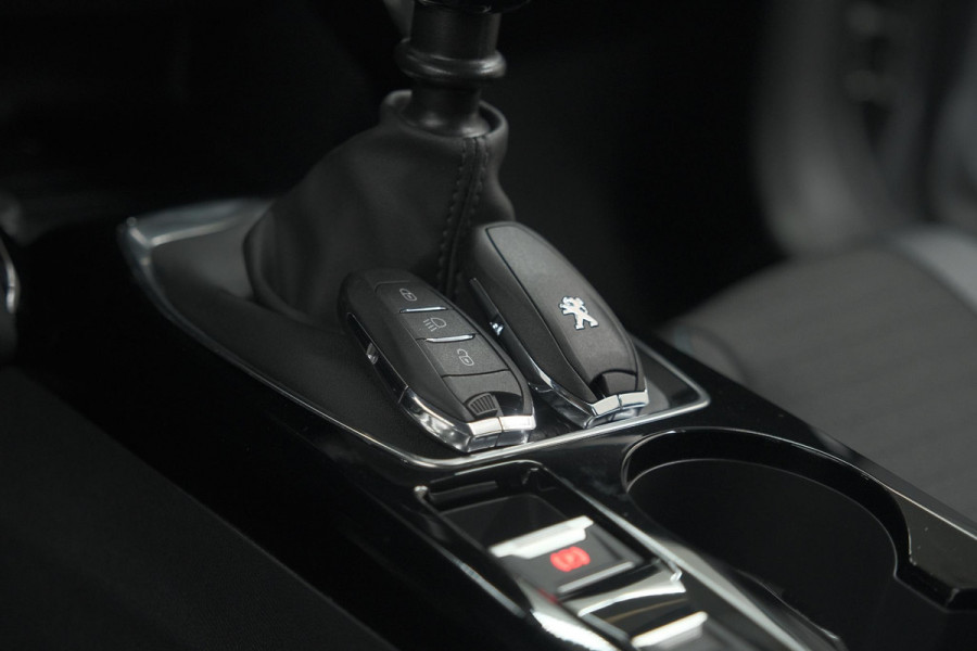 Peugeot 208 PureTech 100 Allure | Camera | Navigatie | Parkeersensoren | Apple Carplay