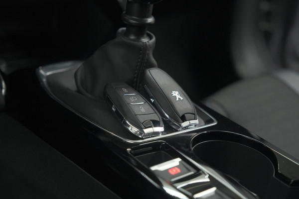 Peugeot 208 PureTech 100 Allure | Camera | Navigatie | Parkeersensoren | Apple Carplay