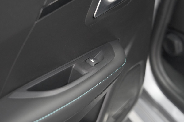 Peugeot 208 PureTech 100 Allure | Camera | Navigatie | Parkeersensoren | Apple Carplay