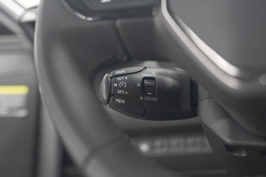 Peugeot 208 PureTech 100 Allure | Camera | Navigatie | Parkeersensoren | Apple Carplay