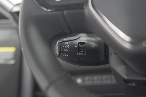 Peugeot 208 PureTech 100 Allure | Camera | Navigatie | Parkeersensoren | Apple Carplay