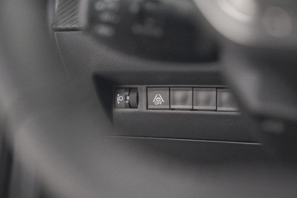 Peugeot 208 PureTech 100 Allure | Camera | Navigatie | Parkeersensoren | Apple Carplay