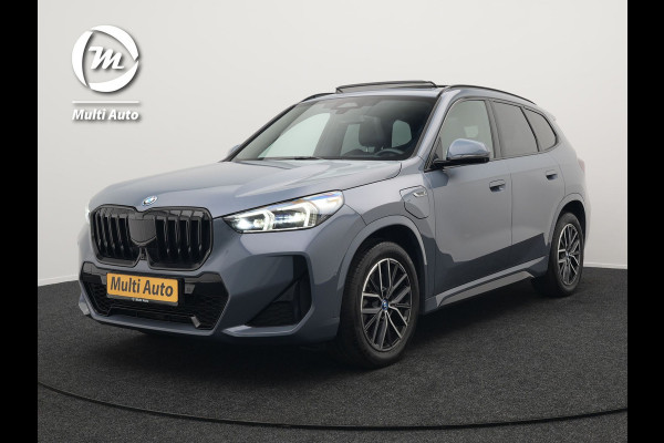 BMW X1 xDrive30e M-Sport Plug In Hybrid Storm Bay Metallic 326pk Dealer O.H. PHEV | Panodak | Lederen Sportstoelen Memory & Massage | Adaptive Cruise | Harman Kardon | Navigatie | 360 Camera | Head Up | Sfeerverlichting | Apple Carplay |