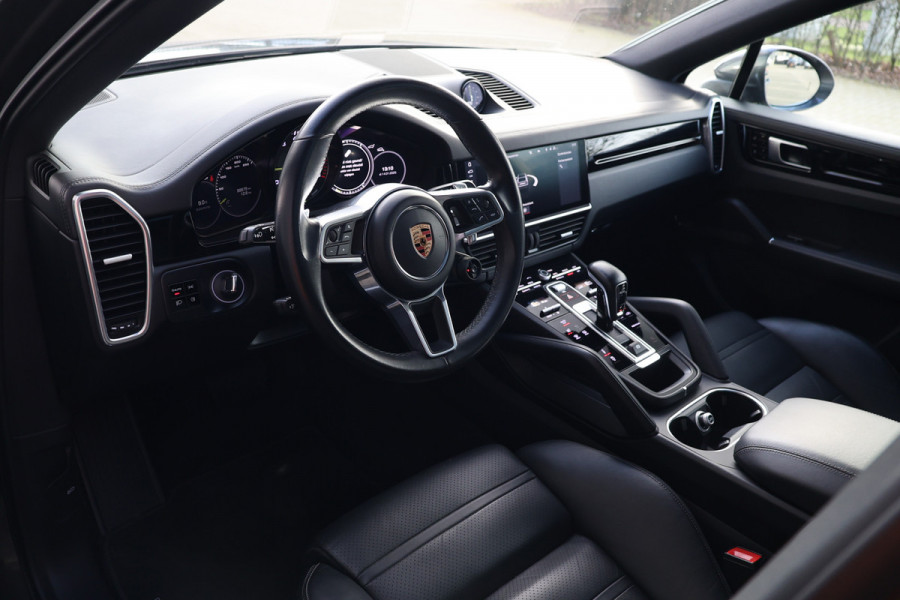 Porsche Cayenne Coupé 3.0 E-Hybrid 462PK | Panoramadak | 360 Camera | Luchtvering | Dealer Onderhouden | Sport-Chrono | 21 inch velgen | Sportuitlaat | Blind Spot | Nieuwe APK | Onderhoudsbeurt