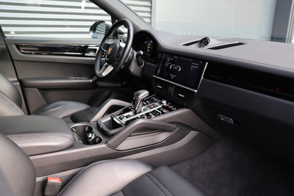 Porsche Cayenne Coupé 3.0 E-Hybrid 462PK | Panoramadak | 360 Camera | Luchtvering | Dealer Onderhouden | Sport-Chrono | 21 inch velgen | Sportuitlaat | Blind Spot | Nieuwe APK | Onderhoudsbeurt