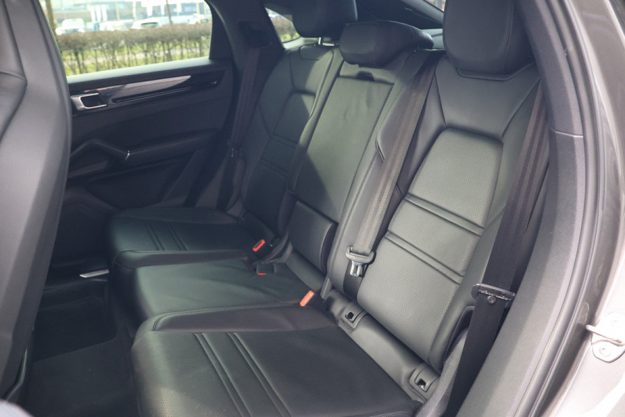 Porsche Cayenne Coupé 3.0 E-Hybrid 462PK | Panoramadak | 360 Camera | Luchtvering | Dealer Onderhouden | Sport-Chrono | 21 inch velgen | Sportuitlaat | Blind Spot | Nieuwe APK | Onderhoudsbeurt