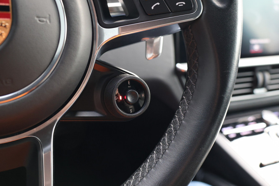 Porsche Cayenne Coupé 3.0 E-Hybrid 462PK | Panoramadak | 360 Camera | Luchtvering | Dealer Onderhouden | Sport-Chrono | 21 inch velgen | Sportuitlaat | Blind Spot | Nieuwe APK | Onderhoudsbeurt