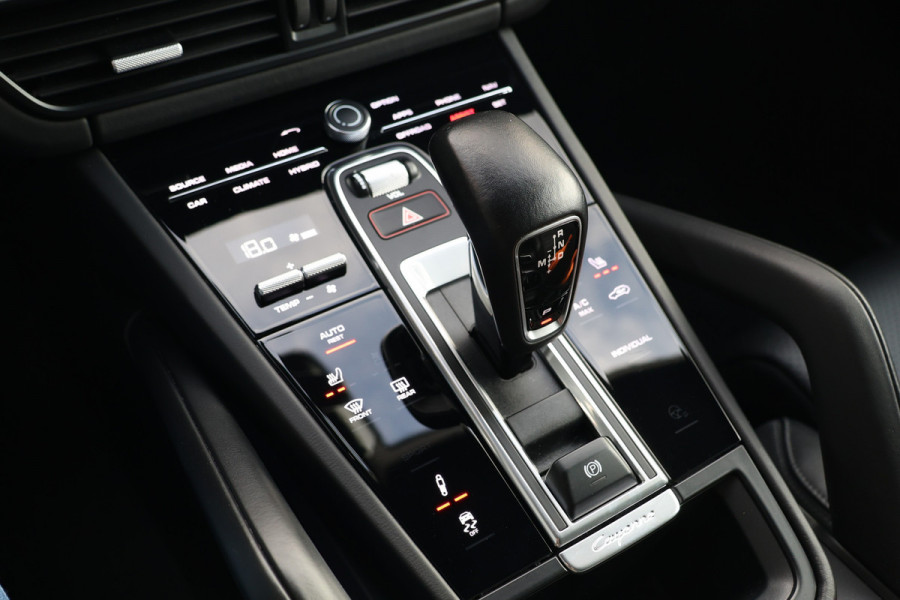 Porsche Cayenne Coupé 3.0 E-Hybrid 462PK | Panoramadak | 360 Camera | Luchtvering | Dealer Onderhouden | Sport-Chrono | 21 inch velgen | Sportuitlaat | Blind Spot | Nieuwe APK | Onderhoudsbeurt