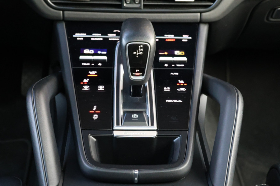 Porsche Cayenne Coupé 3.0 E-Hybrid 462PK | Panoramadak | 360 Camera | Luchtvering | Dealer Onderhouden | Sport-Chrono | 21 inch velgen | Sportuitlaat | Blind Spot | Nieuwe APK | Onderhoudsbeurt
