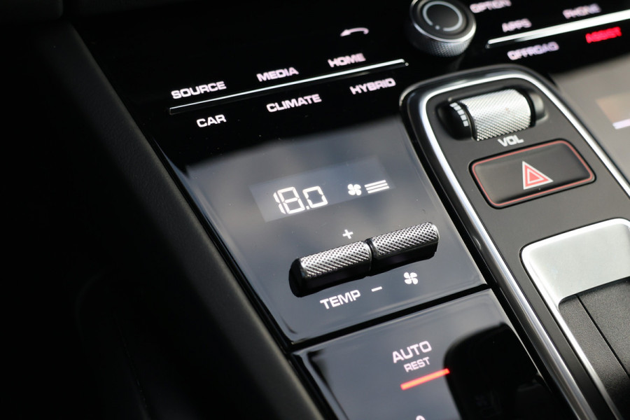 Porsche Cayenne Coupé 3.0 E-Hybrid 462PK | Panoramadak | 360 Camera | Luchtvering | Dealer Onderhouden | Sport-Chrono | 21 inch velgen | Sportuitlaat | Blind Spot | Nieuwe APK | Onderhoudsbeurt