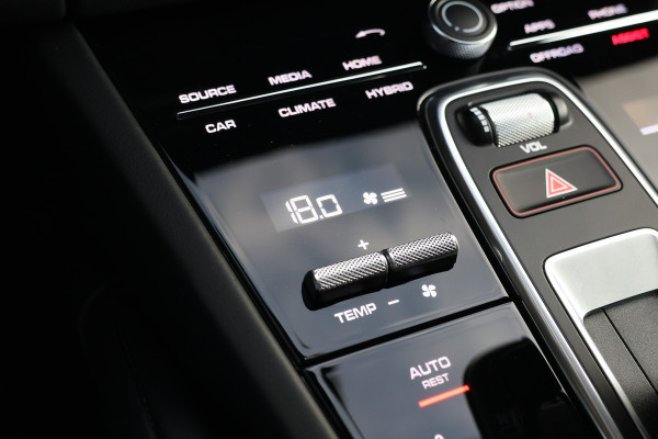 Porsche Cayenne Coupé 3.0 E-Hybrid 462PK | Panoramadak | 360 Camera | Luchtvering | Dealer Onderhouden | Sport-Chrono | 21 inch velgen | Sportuitlaat | Blind Spot | Nieuwe APK | Onderhoudsbeurt