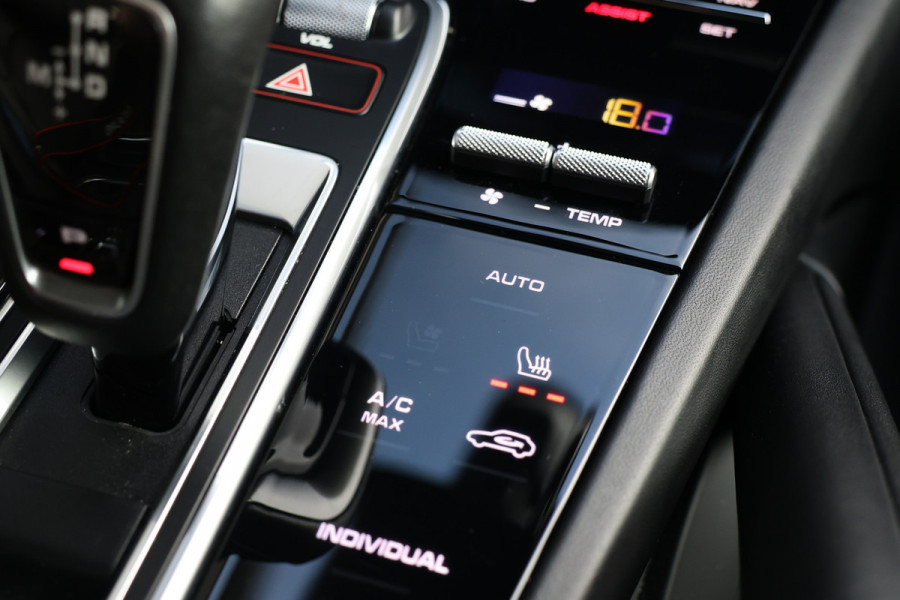 Porsche Cayenne Coupé 3.0 E-Hybrid 462PK | Panoramadak | 360 Camera | Luchtvering | Dealer Onderhouden | Sport-Chrono | 21 inch velgen | Sportuitlaat | Blind Spot | Nieuwe APK | Onderhoudsbeurt