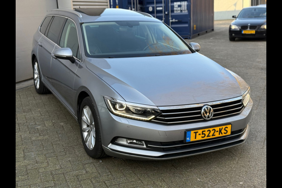 Volkswagen Passat Variant 1.5 TSI Highline Business R l Pano l Automaat l Navi l Climate l ACC l