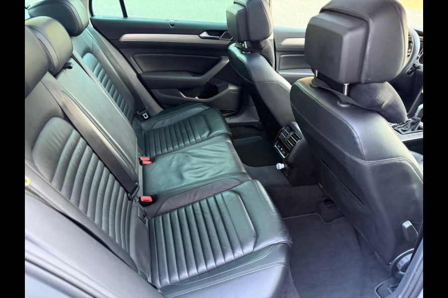 Volkswagen Passat Variant 1.5 TSI Highline Business R l Pano l Automaat l Navi l Climate l ACC l